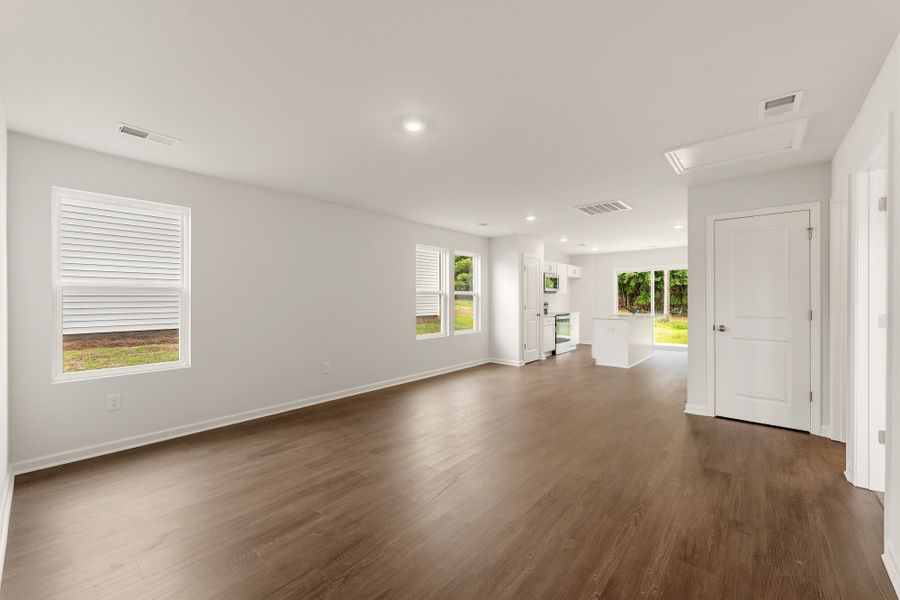 Spacious, unfurnished interior of a new home in Evergreen, Spartanburg (Image 10). Spacious, unfurnished interior of a new home in Evergreen, Spartanburg (Image 10).