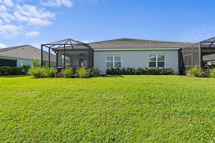 Exterior details and patio area of a home in , Sarasota (Image 4).