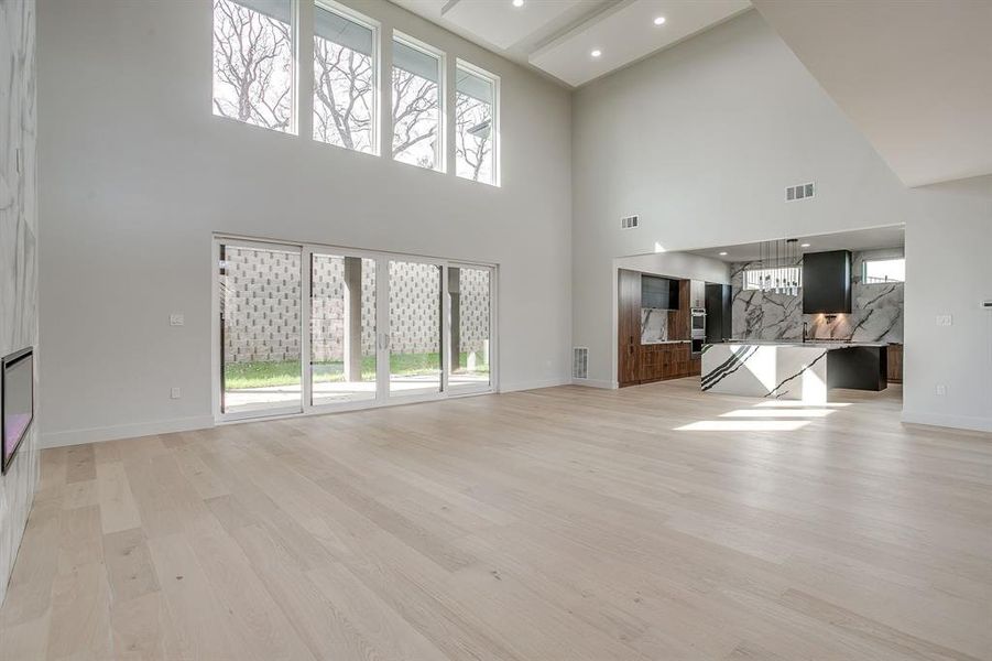 Spacious, unfurnished interior of a new home in , Arlington (Image 30).