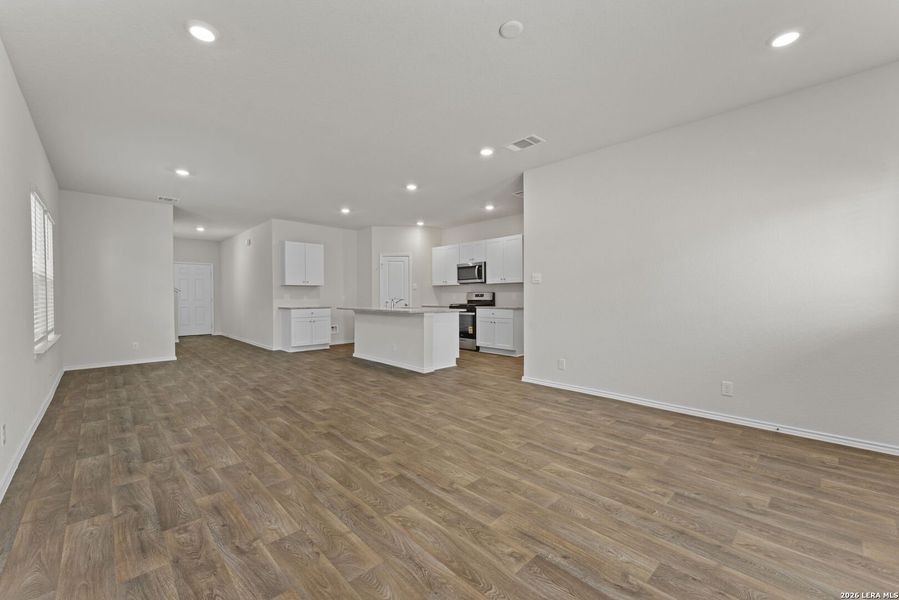 Spacious, unfurnished interior of a new home in Applewood, San Antonio (Image 32). Spacious, unfurnished interior of a new home in Applewood, San Antonio (Image 32).