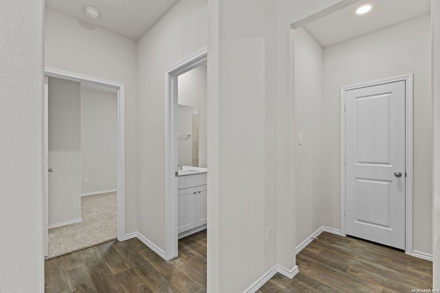 Spacious, unfurnished interior of a new home in Laurel Vistas, San Antonio (Image 20).