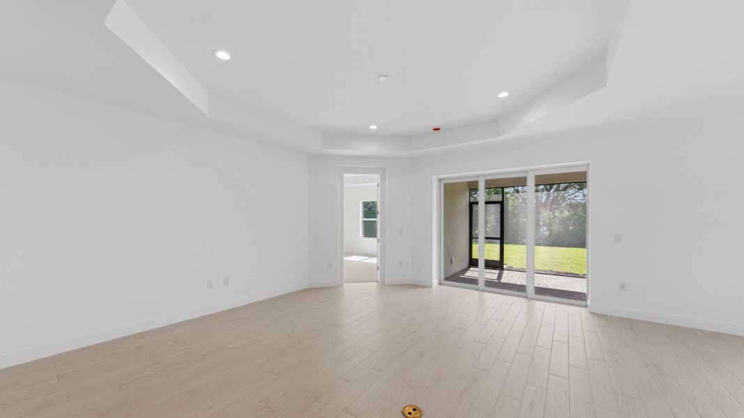 Spacious, unfurnished interior of a new home in Verandah, Fort Myers (Image 17).