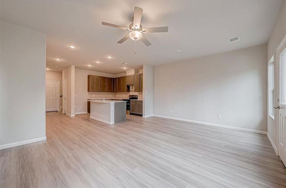 Spacious, unfurnished interior of a new home in , Houston (Image 9).