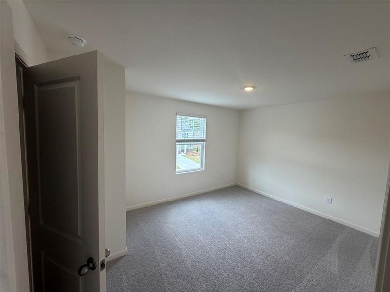 Spacious, unfurnished interior of a new home in Mt. Tabor Ridge, Dallas (Image 19).