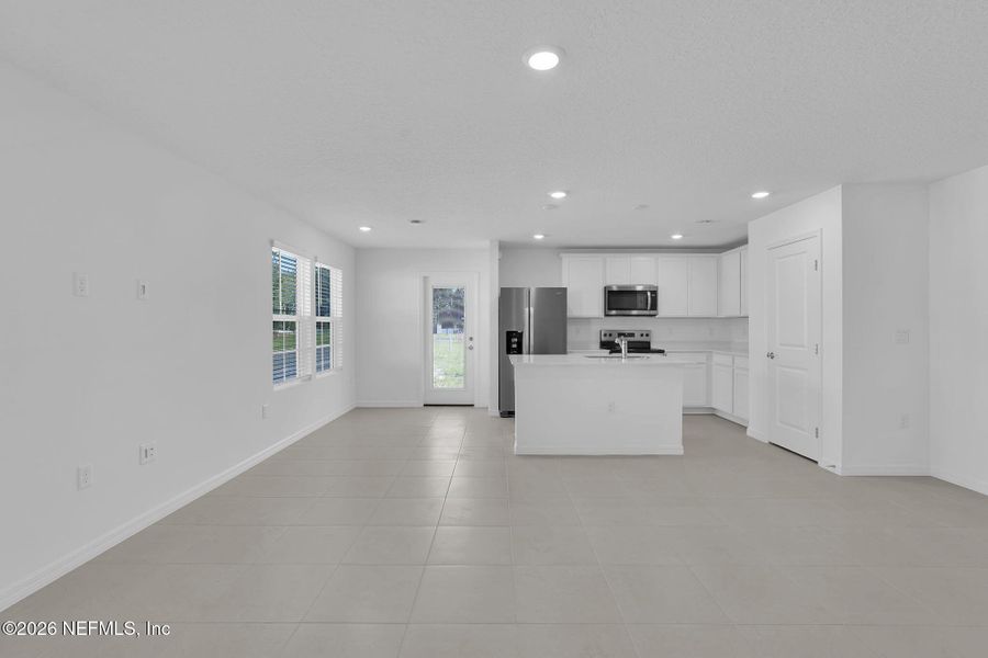 Spacious, unfurnished interior of a new home in , Jacksonville (Image 9).