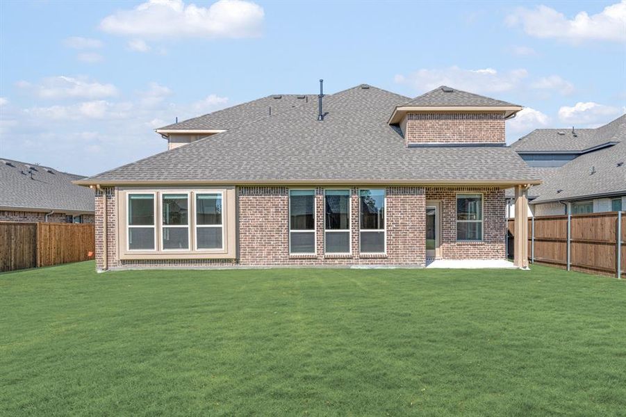 Exterior details and patio area of a home in Liberty, Melissa (Image 28).