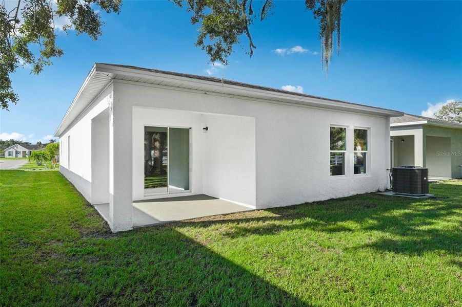 Exterior details and patio area of a home in Eagle Hammock, Eagle Lake (Image 3).