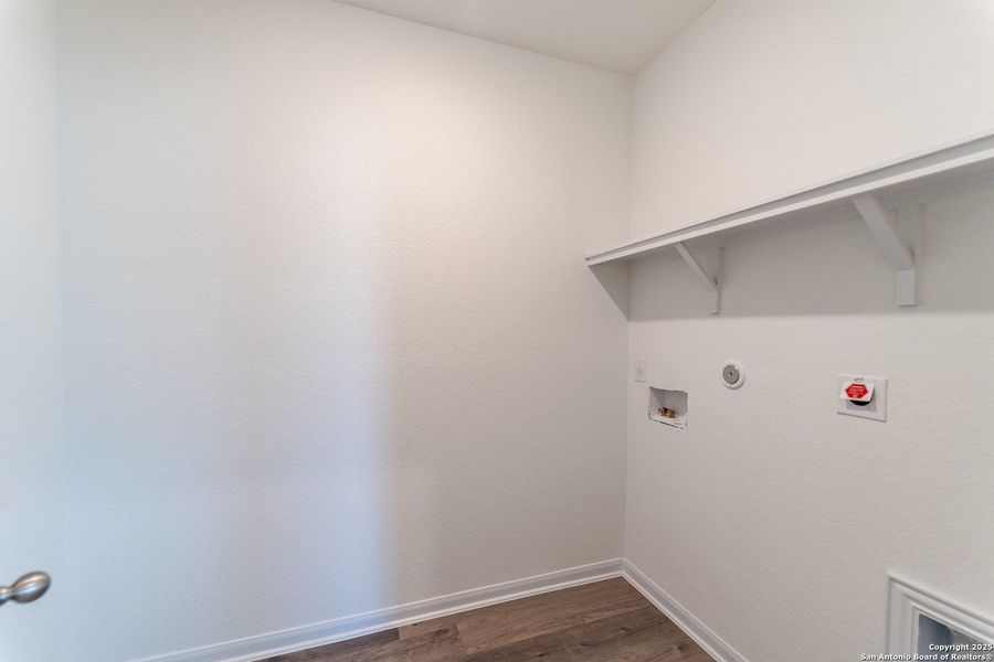 Spacious, unfurnished interior of a new home in Katzer Ranch, Converse (Image 18).