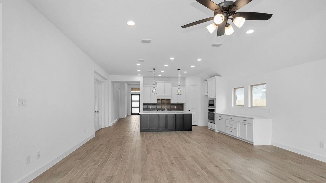 Spacious, unfurnished interior of a new home in Escondido 50', Magnolia (Image 5). Spacious, unfurnished interior of a new home in Escondido 50', Magnolia (Image 5).