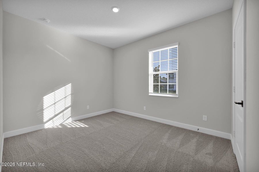 Spacious, unfurnished interior of a new home in Jennings Farm, Middleburg (Image 13).