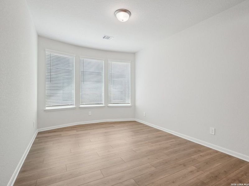 Spacious, unfurnished interior of a new home in , San Antonio (Image 9).