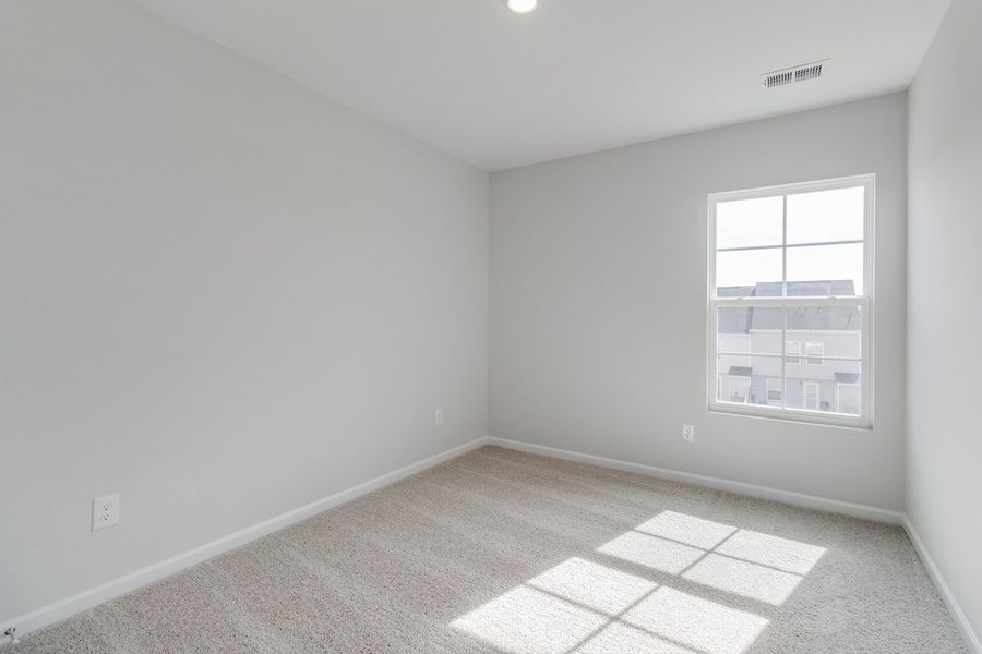 Spacious, unfurnished interior of a new home in Astoria, Columbia (Image 28).