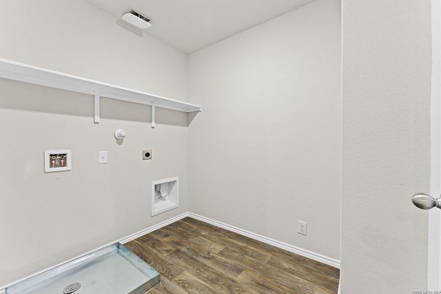 Spacious, unfurnished interior of a new home in Redbird Ranch, San Antonio (Image 15).