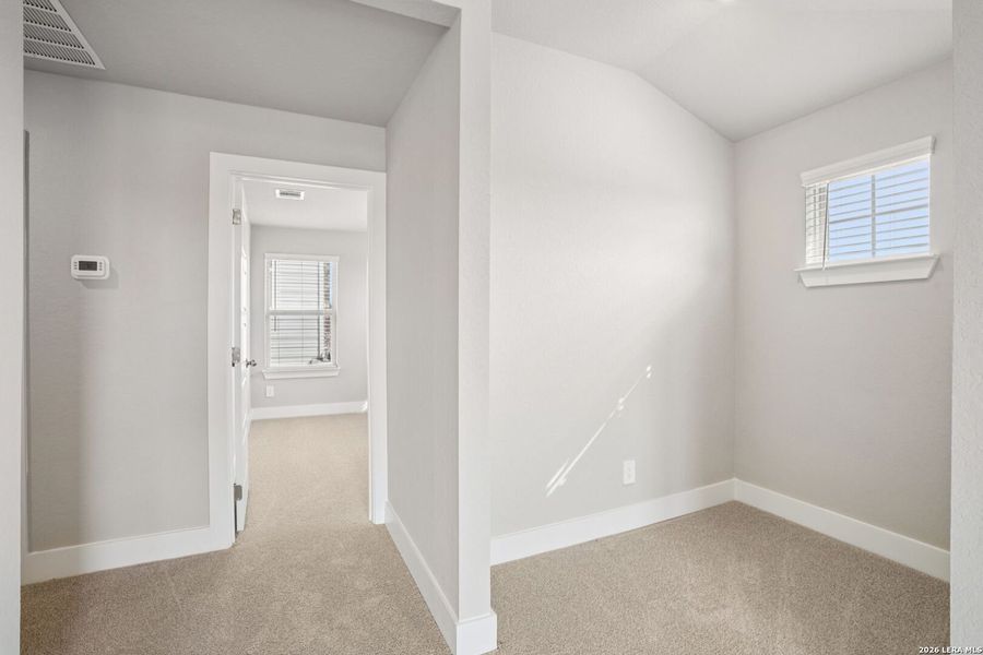 Spacious, unfurnished interior of a new home in Lark Canyon, New Braunfels (Image 20).