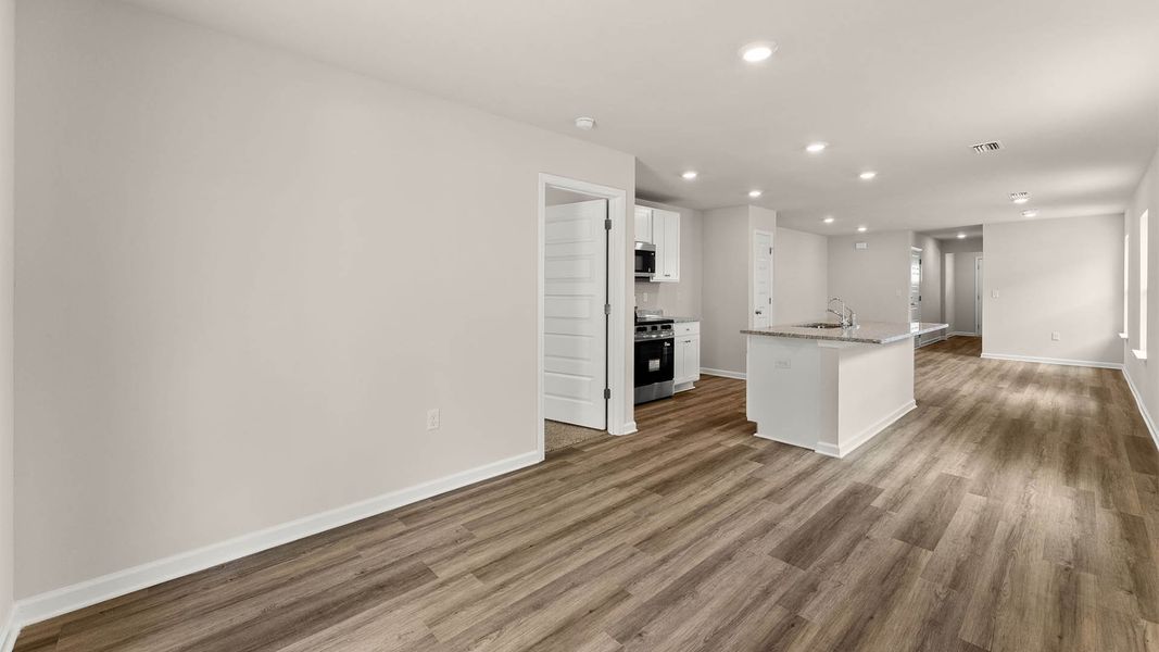 Spacious, unfurnished interior of a new home in Chateau Nemours, Port Saint Joe (Image 21).