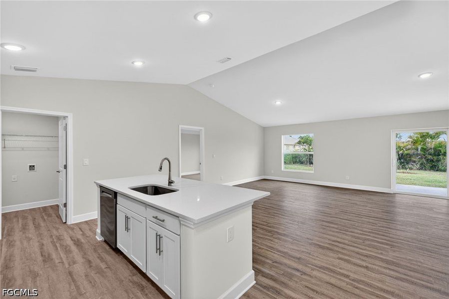 Spacious, unfurnished interior of a new home in Cape Coral, Cape Coral (Image 12).