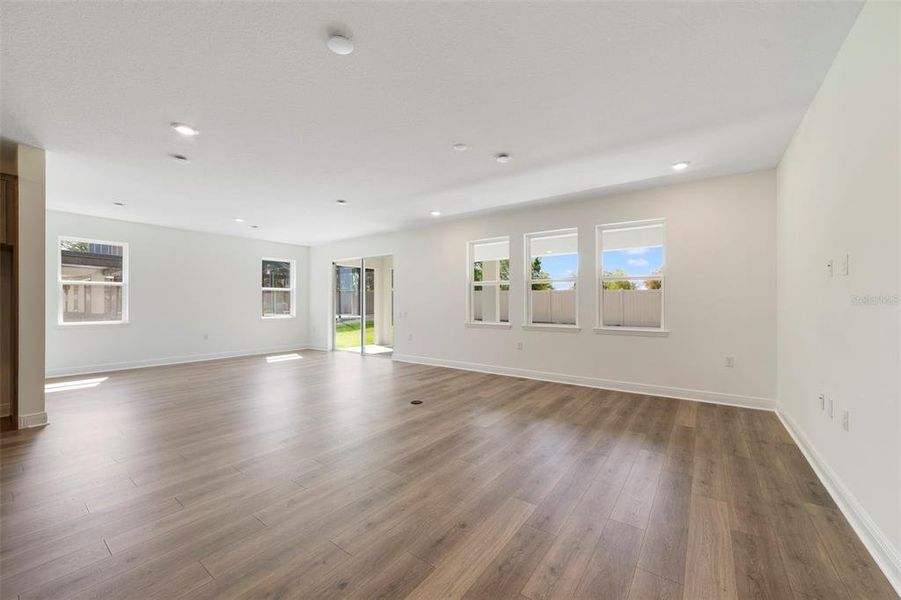 Spacious, unfurnished interior of a new home in Acuera Estates, Apopka (Image 21).