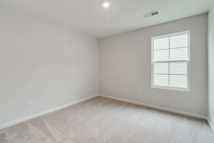 Spacious, unfurnished interior of a new home in Ellington, Elgin (Image 33).