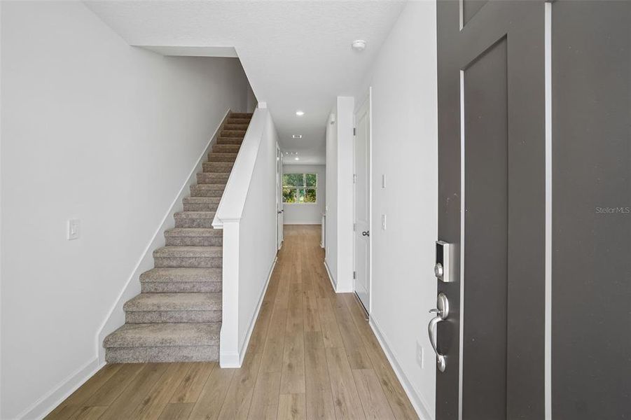 Spacious, unfurnished interior of a new home in , Tampa (Image 10).