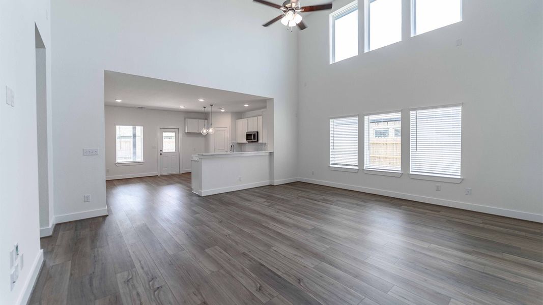 Spacious, unfurnished interior of a new home in Massey Oaks, Pearland (Image 21).