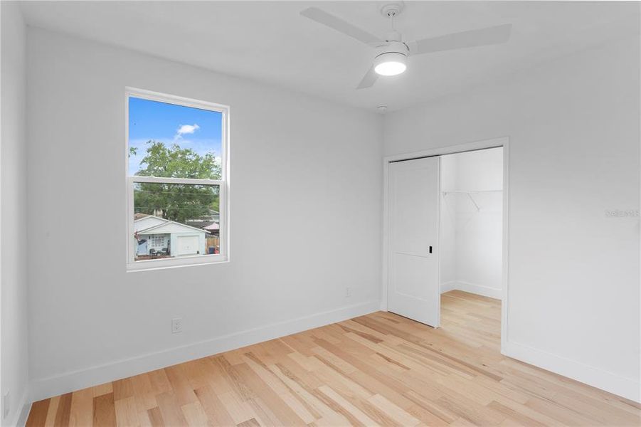 Spacious, unfurnished interior of a new home in , Tampa (Image 24).