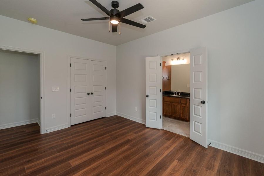 Spacious, unfurnished interior of a new home in , Beaumont (Image 43).