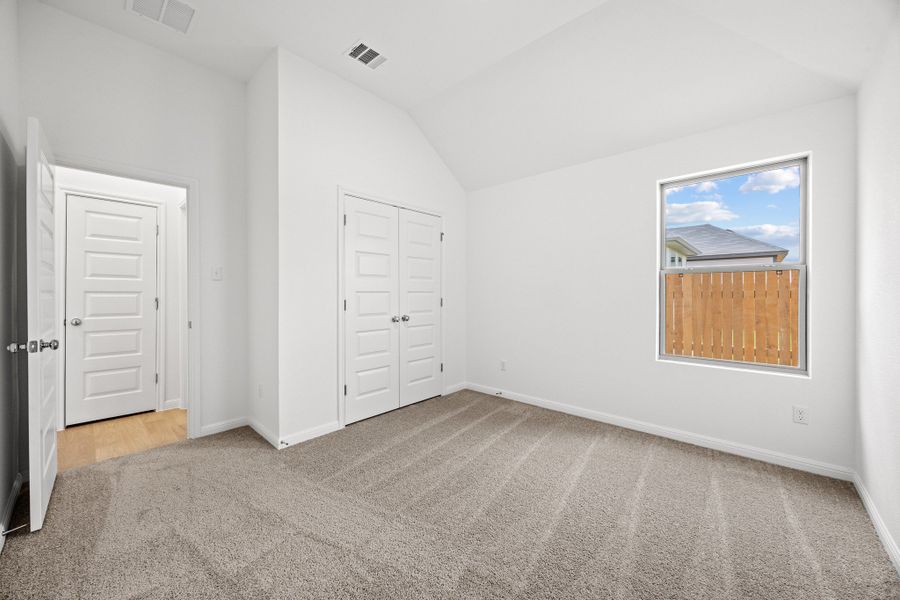 Spacious, unfurnished interior of a new home in Trinity Ranch, Elgin (Image 22).