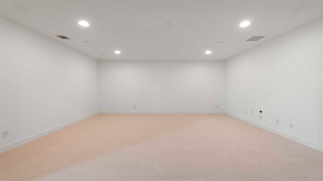 Spacious, unfurnished interior of a new home in Enchanted Creek, Lucas (Image 21).