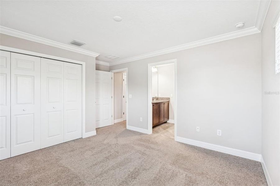 Spacious, unfurnished interior of a new home in Villas Del Lago, Lutz (Image 30).