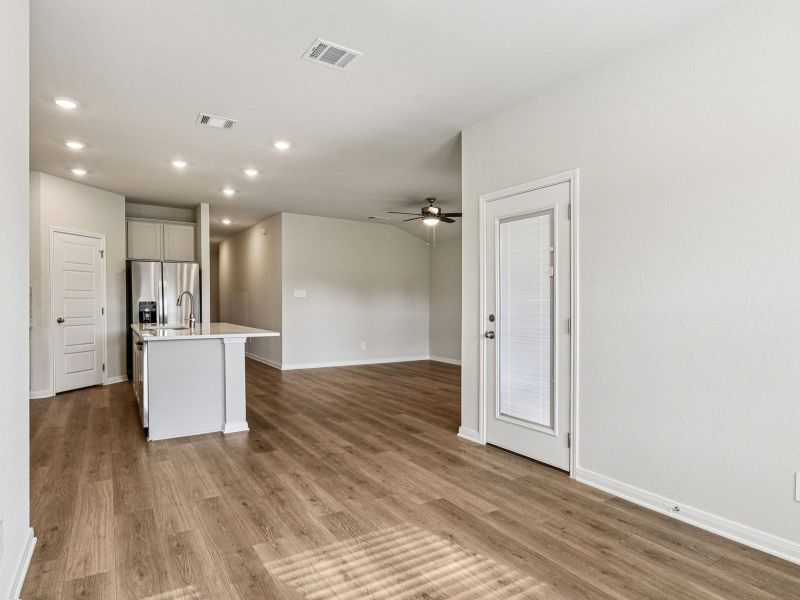 Spacious, unfurnished interior of a new home in Remington Ranch, San Antonio (Image 12). Spacious, unfurnished interior of a new home in Remington Ranch, San Antonio (Image 12).