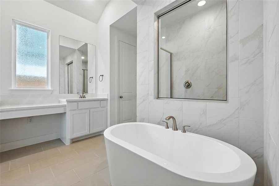 Furnished interior view inside a new home in Dove Hollow, Waxahachie (Image 4).