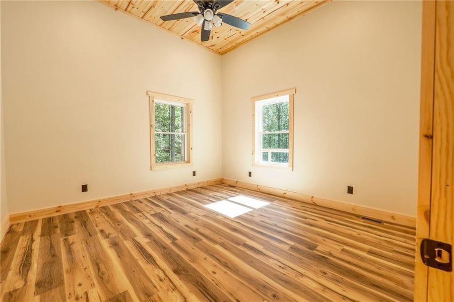 Spacious, unfurnished interior of a new home in , Ellijay (Image 18).