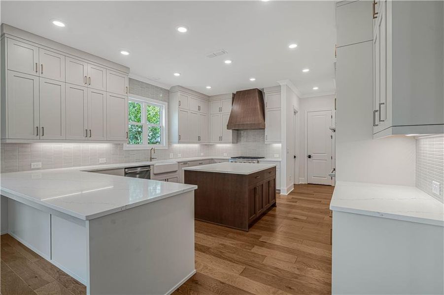 Furnished interior view inside a new home in Bellwyn, Johns Creek (Image 5).