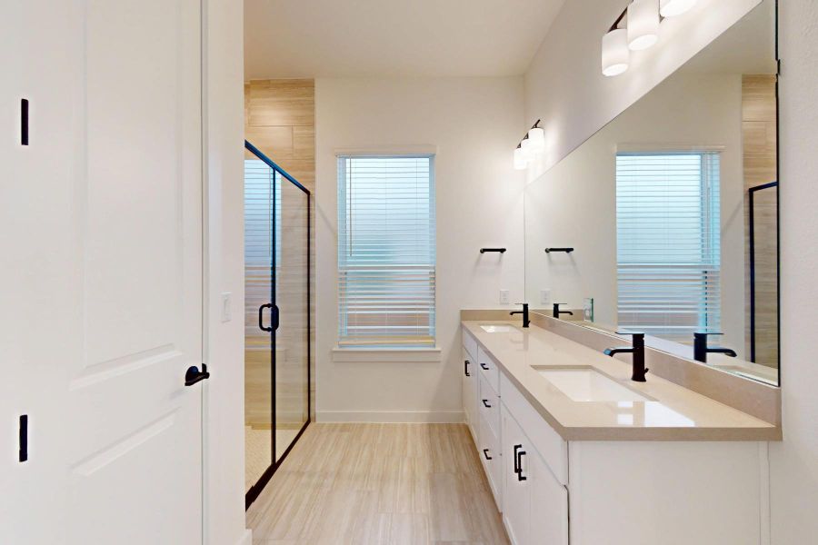 Furnished interior view inside a new home in Edgewood, Leander (Image 15).