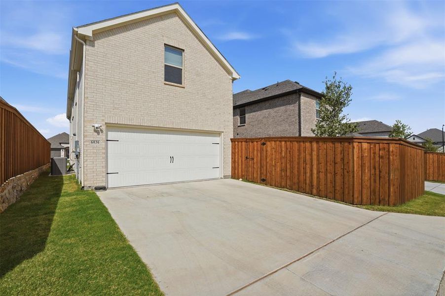 Exterior details and patio area of a home in Ventana, Fort Worth (Image 21).