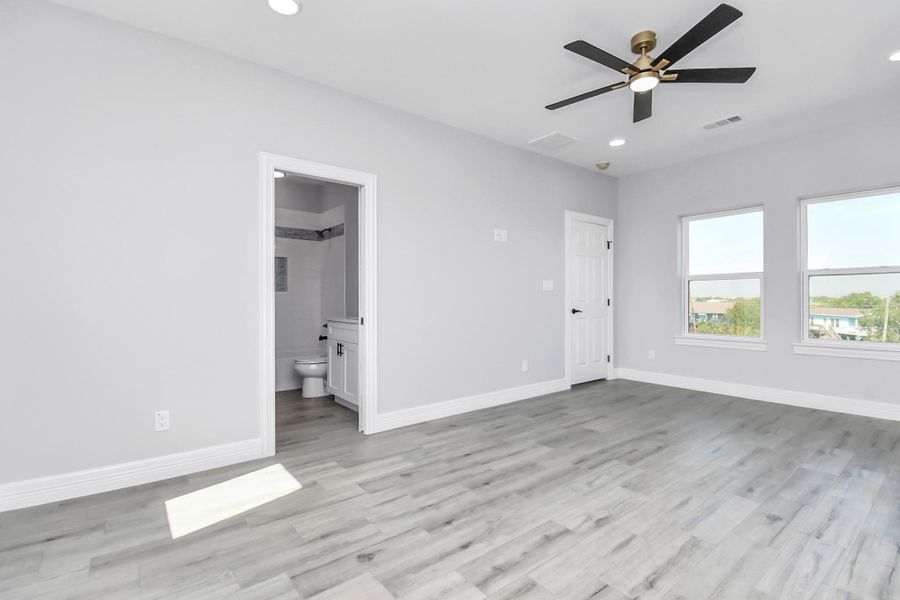Spacious, unfurnished interior of a new home in , Dickinson (Image 17).