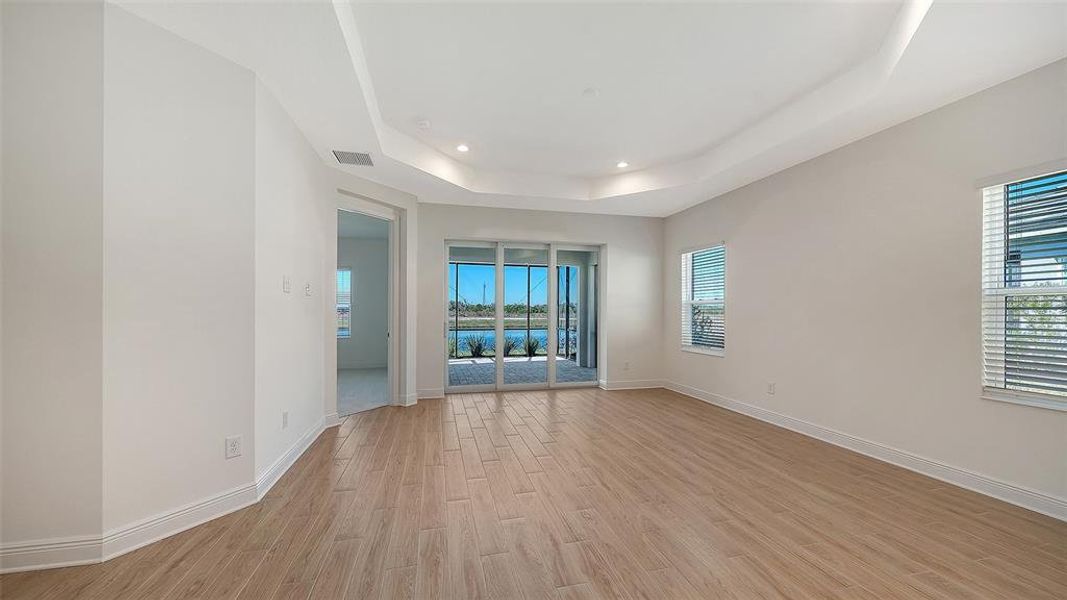 Spacious, unfurnished interior of a new home in , Bradenton (Image 16).