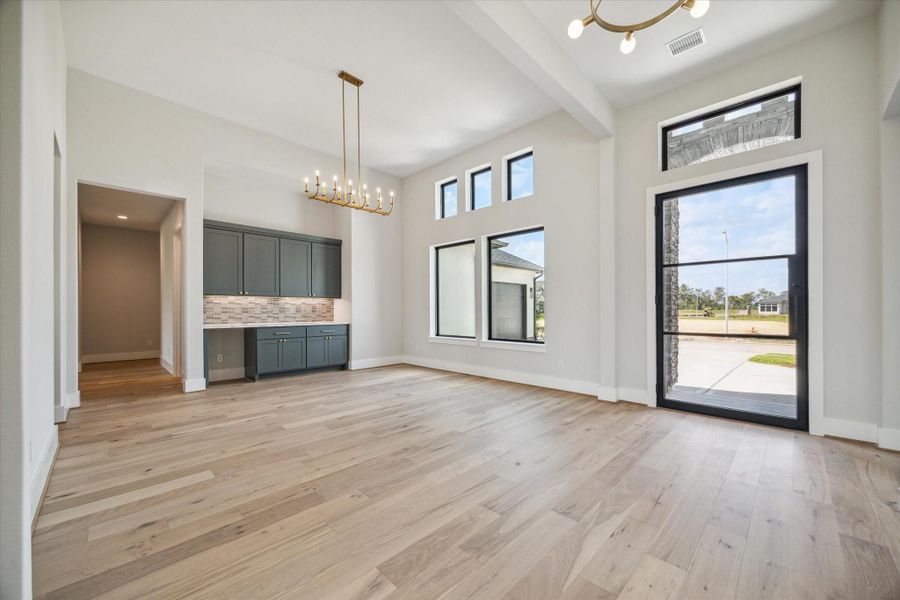 Spacious, unfurnished interior of a new home in Sienna - Estates at Summerhouse Lake, Missouri City (Image 20).