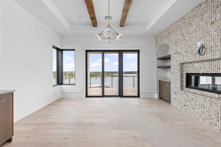 Spacious, unfurnished interior of a new home in , Lakeway (Image 19).
