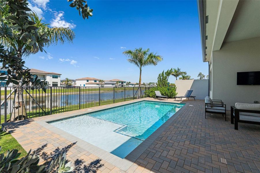 Exterior details and patio area of a home in , Boca Raton (Image 4).