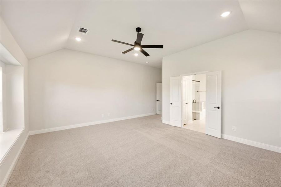 Spacious, unfurnished interior of a new home in The Retreat at North Grove 60, Waxahachie (Image 20). Spacious, unfurnished interior of a new home in The Retreat at North Grove 60, Waxahachie (Image 20).