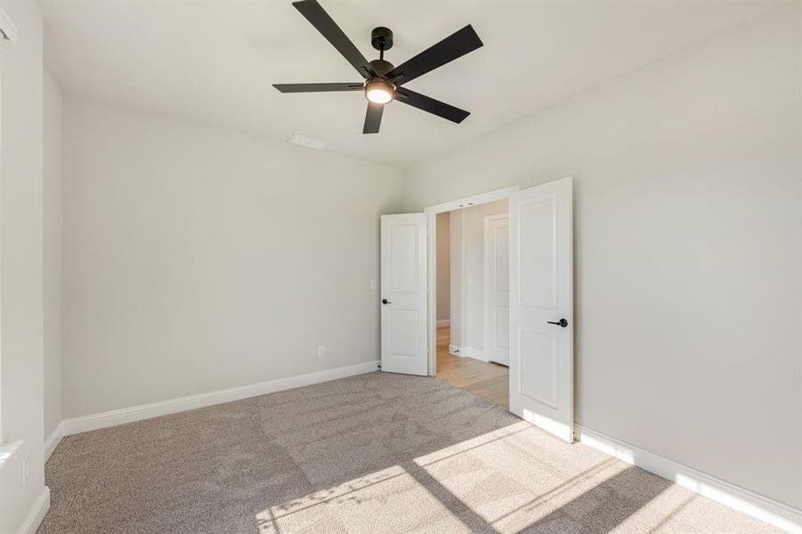 Spacious, unfurnished interior of a new home in Sunrise at Garden Valley 60-79, Waxahachie (Image 29). Spacious, unfurnished interior of a new home in Sunrise at Garden Valley 60-79, Waxahachie (Image 29).