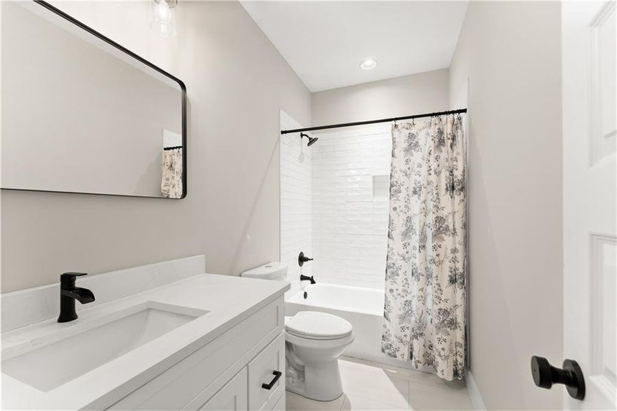 Furnished interior view inside a new home in , Jefferson (Image 36).