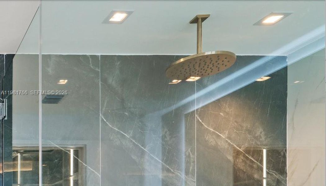 Extra lightening shower Master bedroom