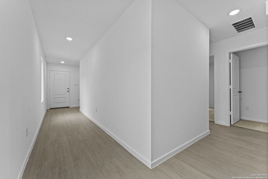 Spacious, unfurnished interior of a new home in Torian Village: Belmar Collection, San Antonio (Image 10).