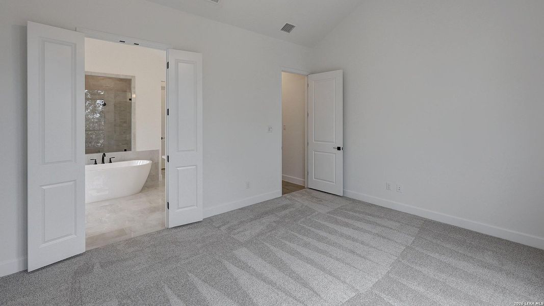 Spacious, unfurnished interior of a new home in Esperanza, Boerne (Image 21).