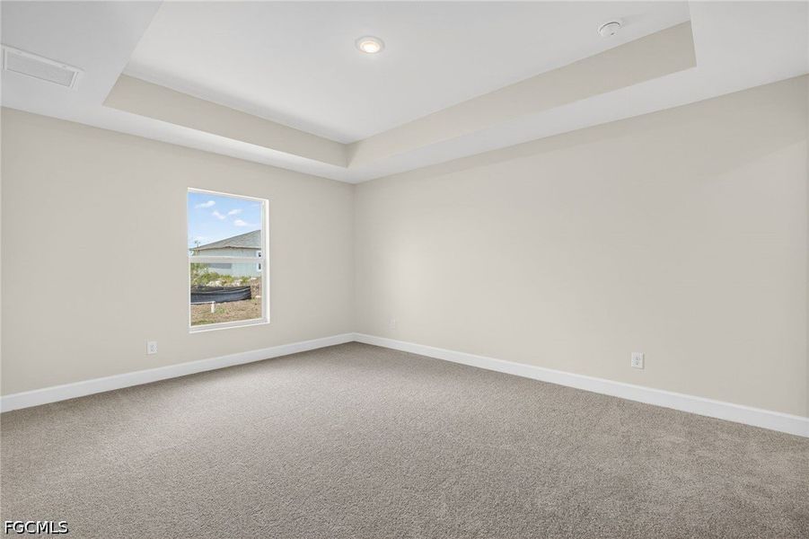 Spacious, unfurnished interior of a new home in Cape Coral, Cape Coral (Image 16).