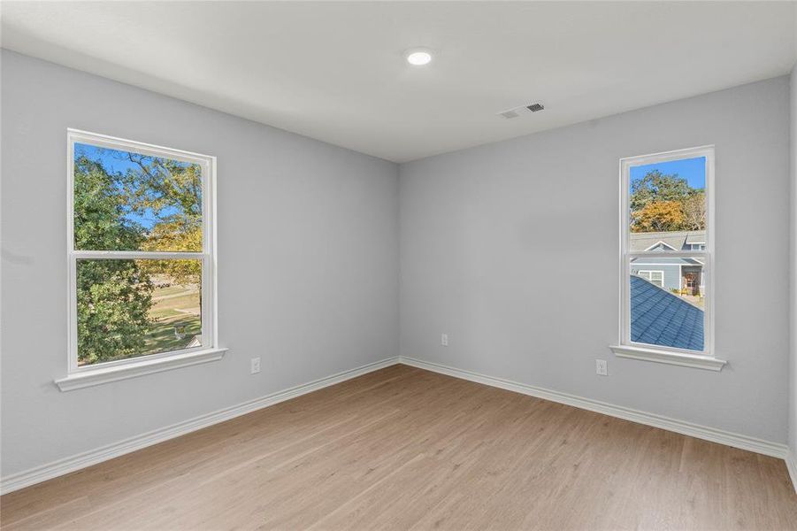 Spacious, unfurnished interior of a new home in , Tool (Image 22).