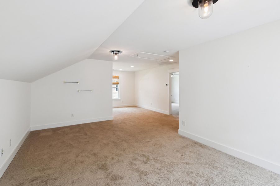 Spacious, unfurnished interior of a new home in Windsor Crossing, North Charleston (Image 27).