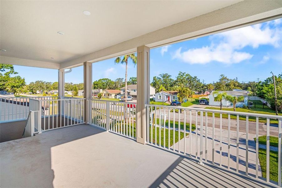 Exterior details and patio area of a home in , St. Petersburg (Image 3).